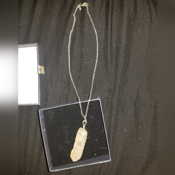 Wired wrapped quartz pendant - Picture 2 of 3